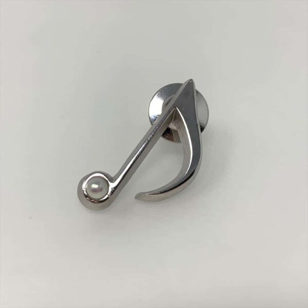 Silver Eighth Note Akoya Pearl Pin (B24)