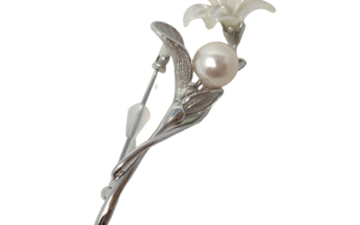 White Akoya Pearl Silver ‘Orchid’ Pin (B32)