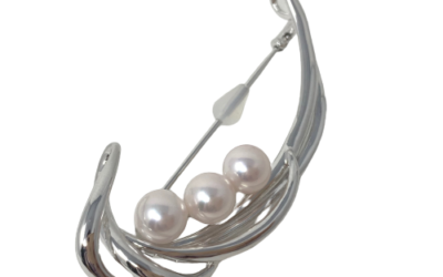 White Akoya Pearl Silver ‘Wave’ Brooch Pin (B33)