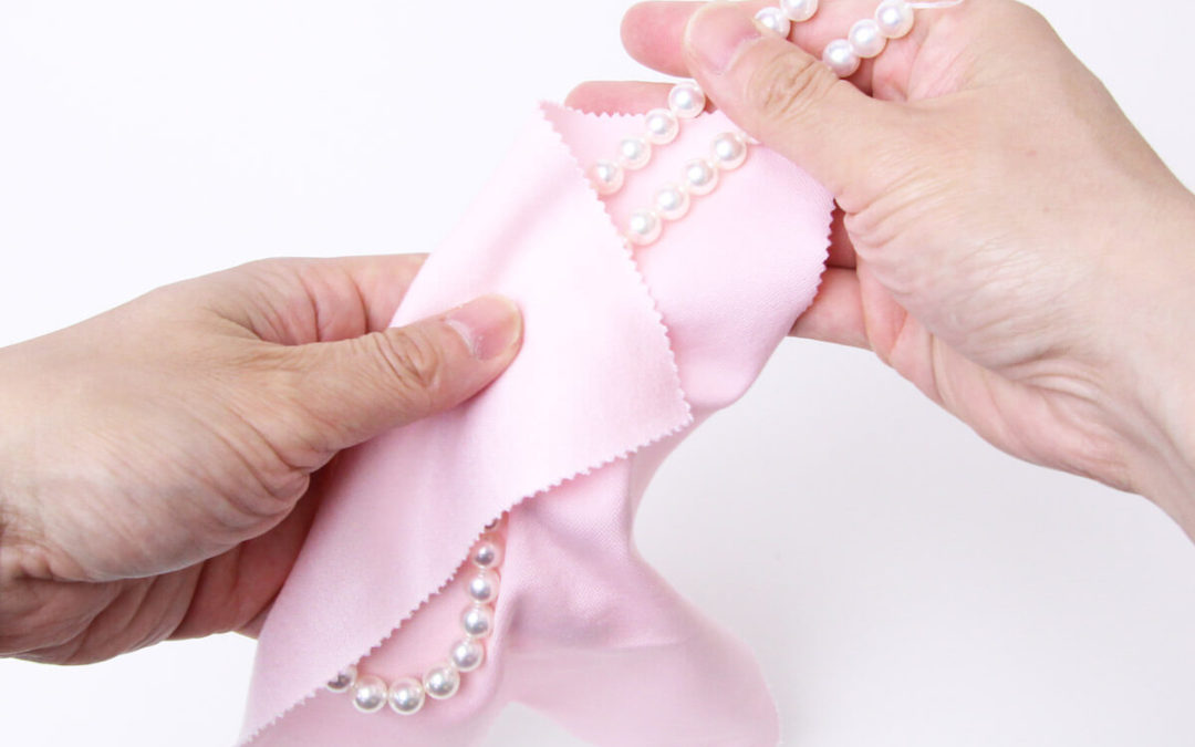 Easy Care Instructions for Your Luxury Pearl Jewelry – Just Wipe Gently After Wearing