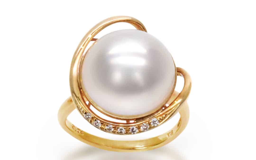 Mabe Pearl Ring With Diamonds (R56)