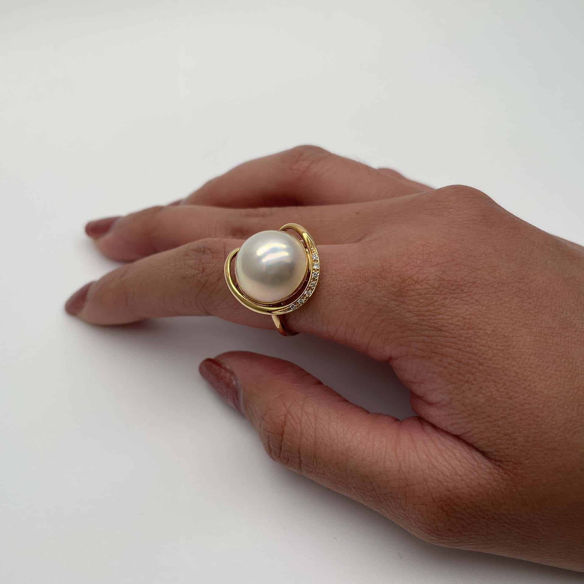 Mabe Pearl Ring With Diamonds (R56)