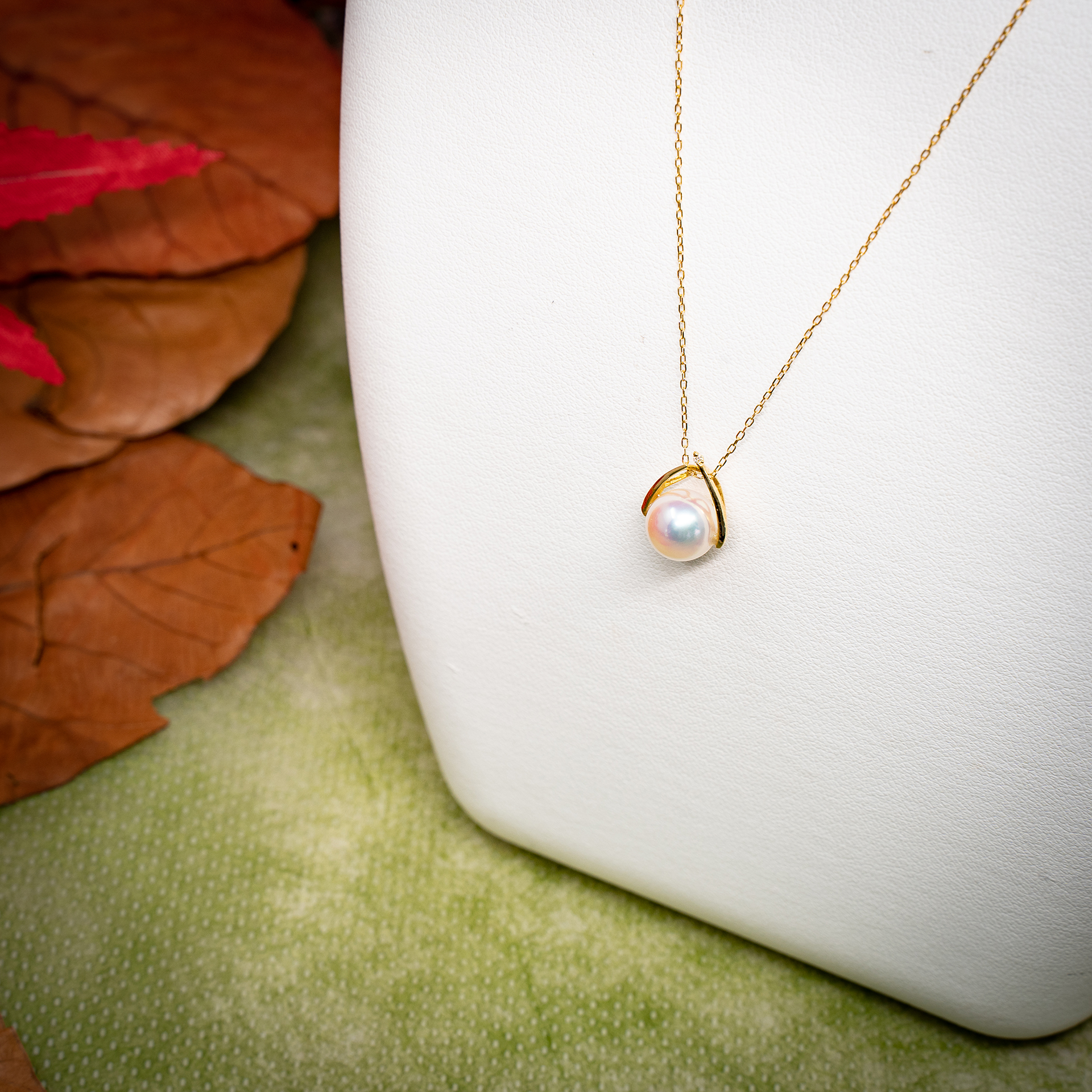 pearl pendant necklace