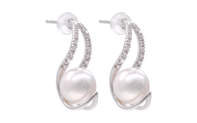 White gold K18 Akoya pearl Earring with diamonds (E260)