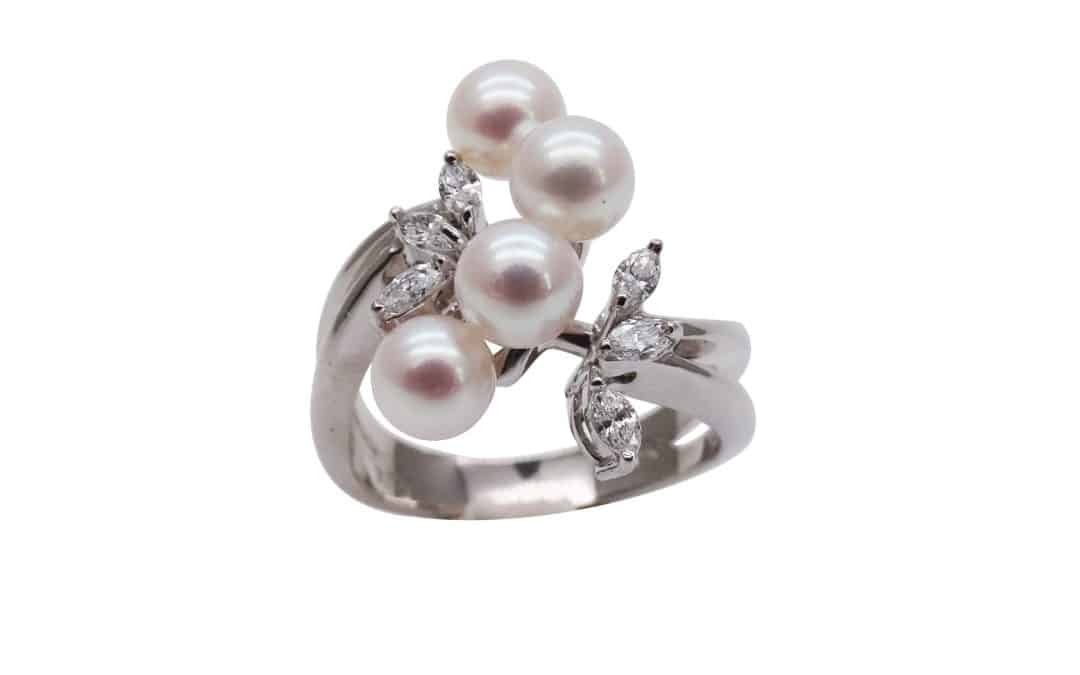 White gold K18 Akoya pearl ring with diamonds (R72)