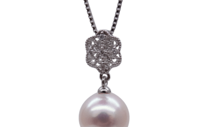 Classic Embossed White gold K18 Akoya Pearl Pendant With Diamonds (P241)