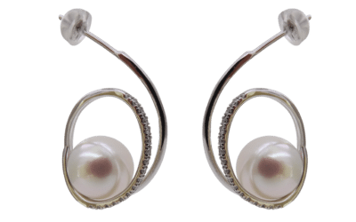 White South Sea pearl Earrings in K18 White Gold, Adorned With Diamonds(E263)