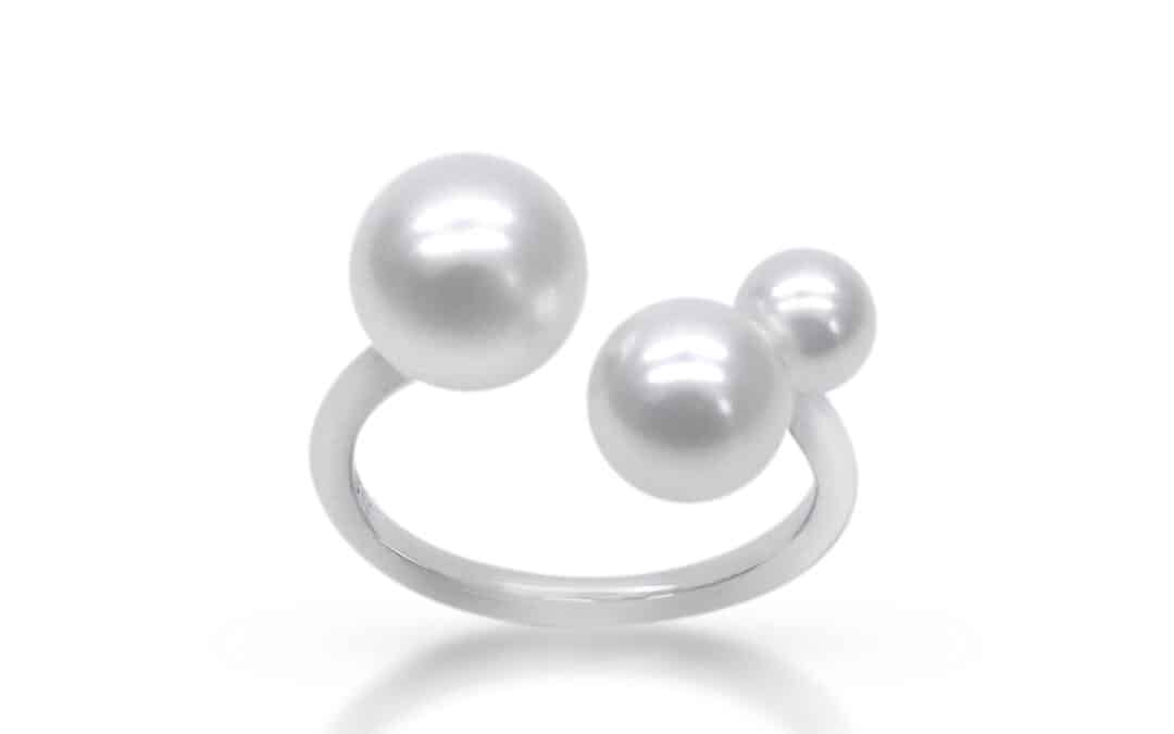 Beatiful 3 White Akoya Pearl Ring (R68)