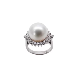 Classic White South Sea Pearl Ring featuring a dazzling 0.47ct diamonds(R70)