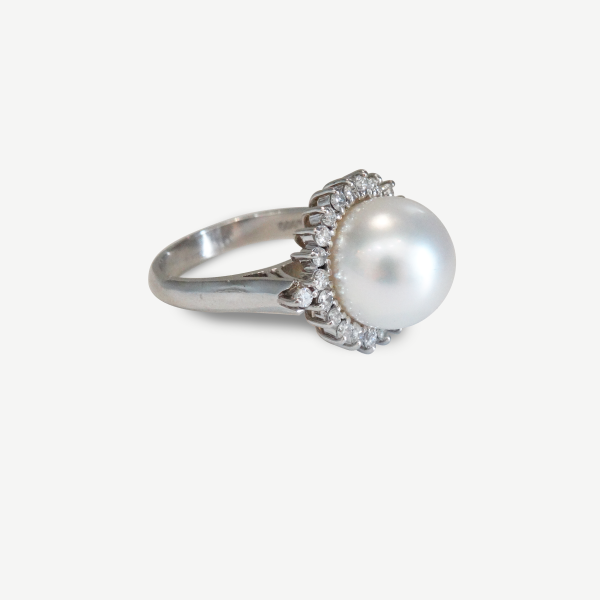 Classic White South Sea Pearl Ring featuring a dazzling 0.47ct diamonds(R70) - Image 3