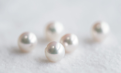 Learn about pearls with Akoya pearls